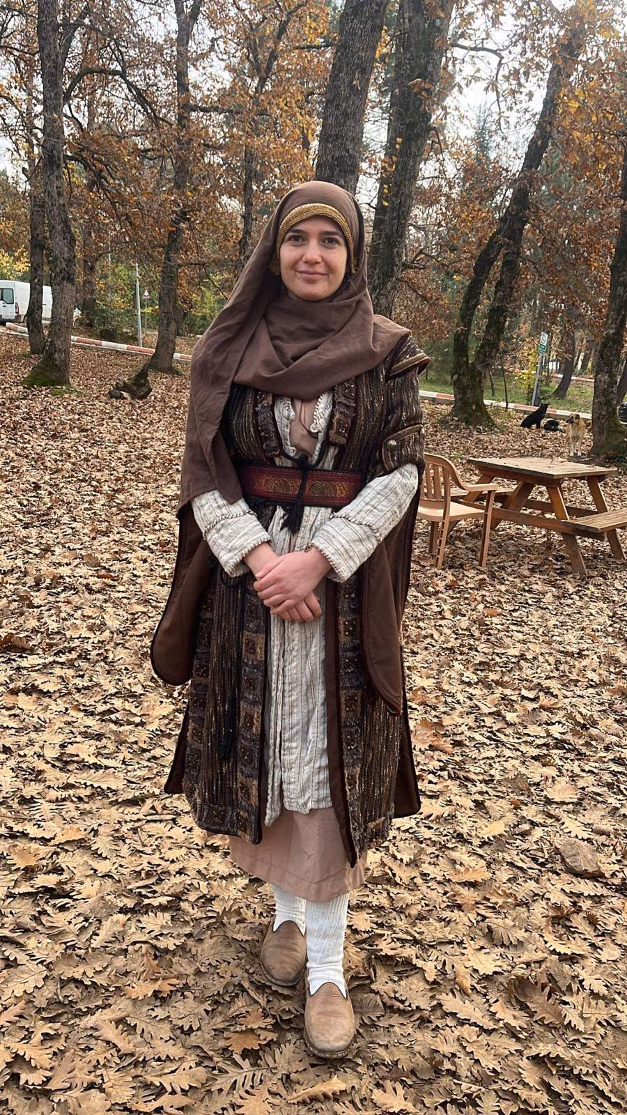 Dönem dizisi orman sahnesi